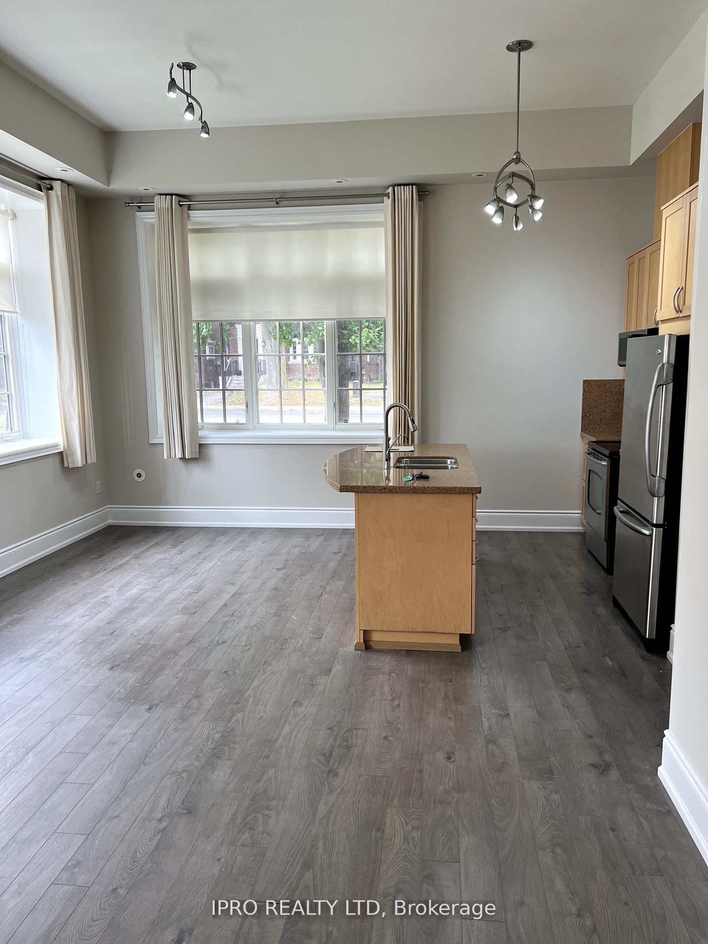 1111 Avenue Road, #102