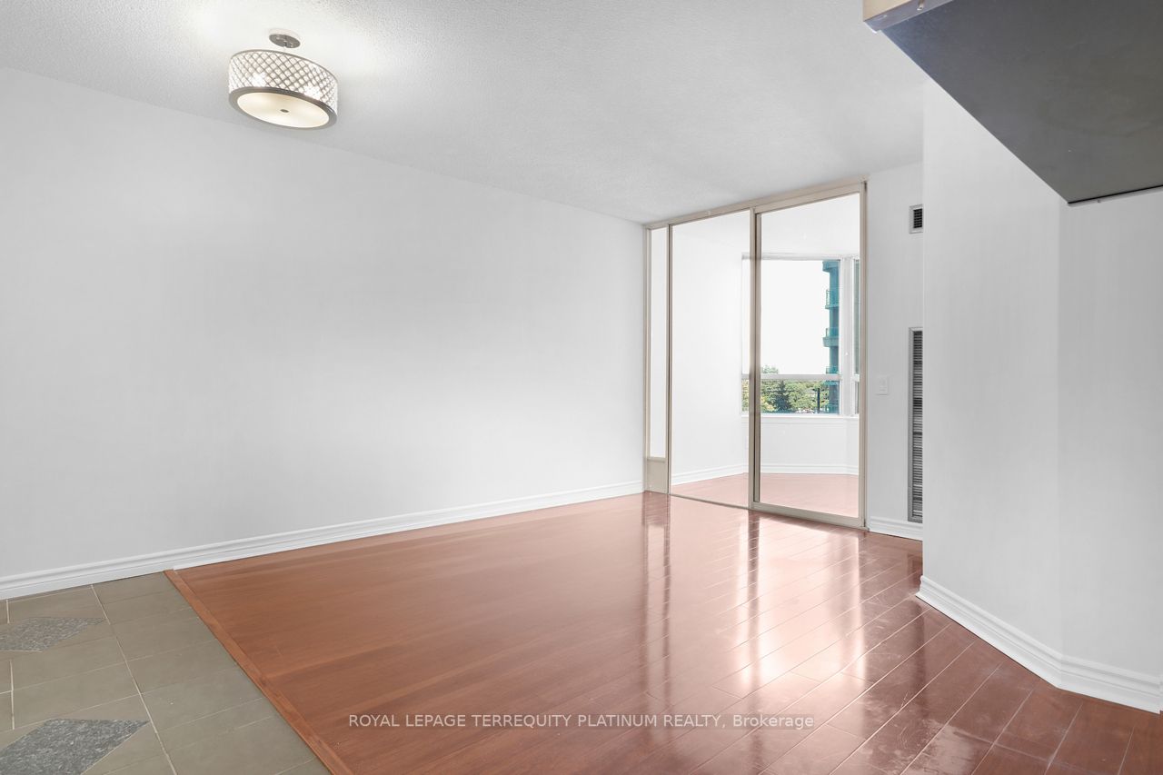 7 Bishop Avenue, #506