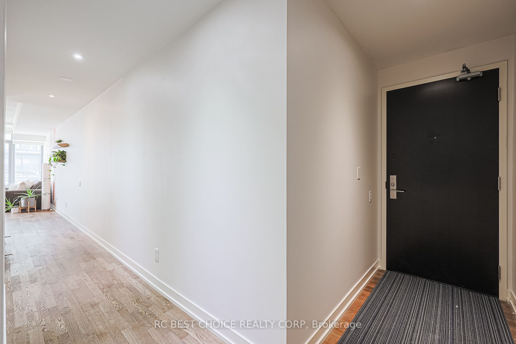 650 King St W, #410