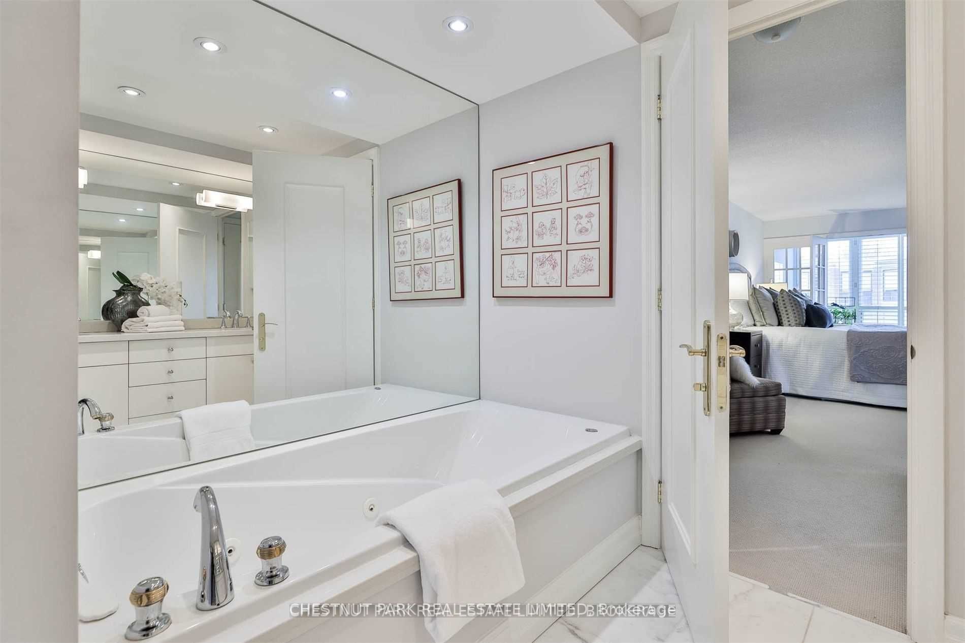 2727 Yonge St, #711