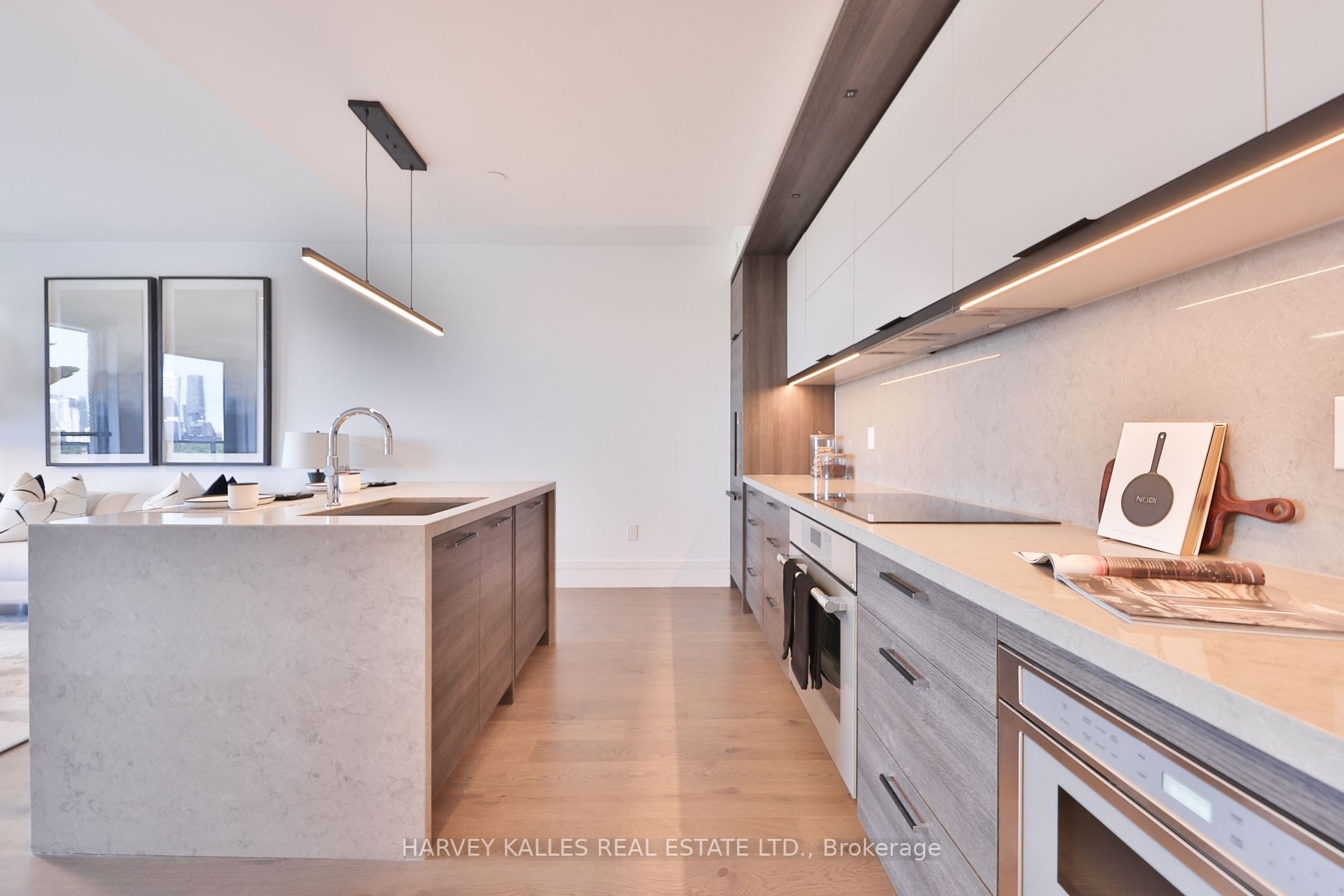 215 Lonsdale Rd, #1206