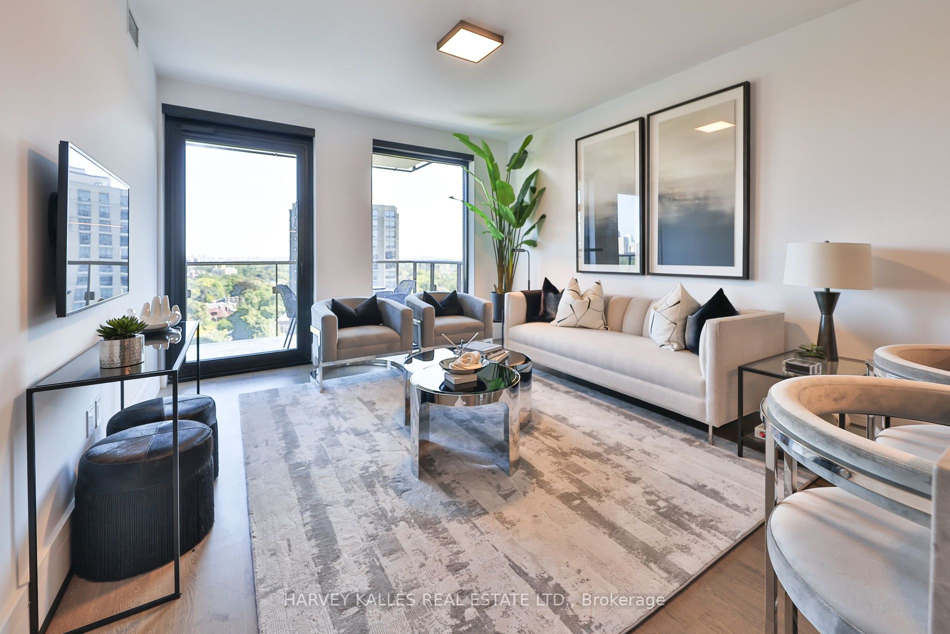 215 Lonsdale Rd, #1206