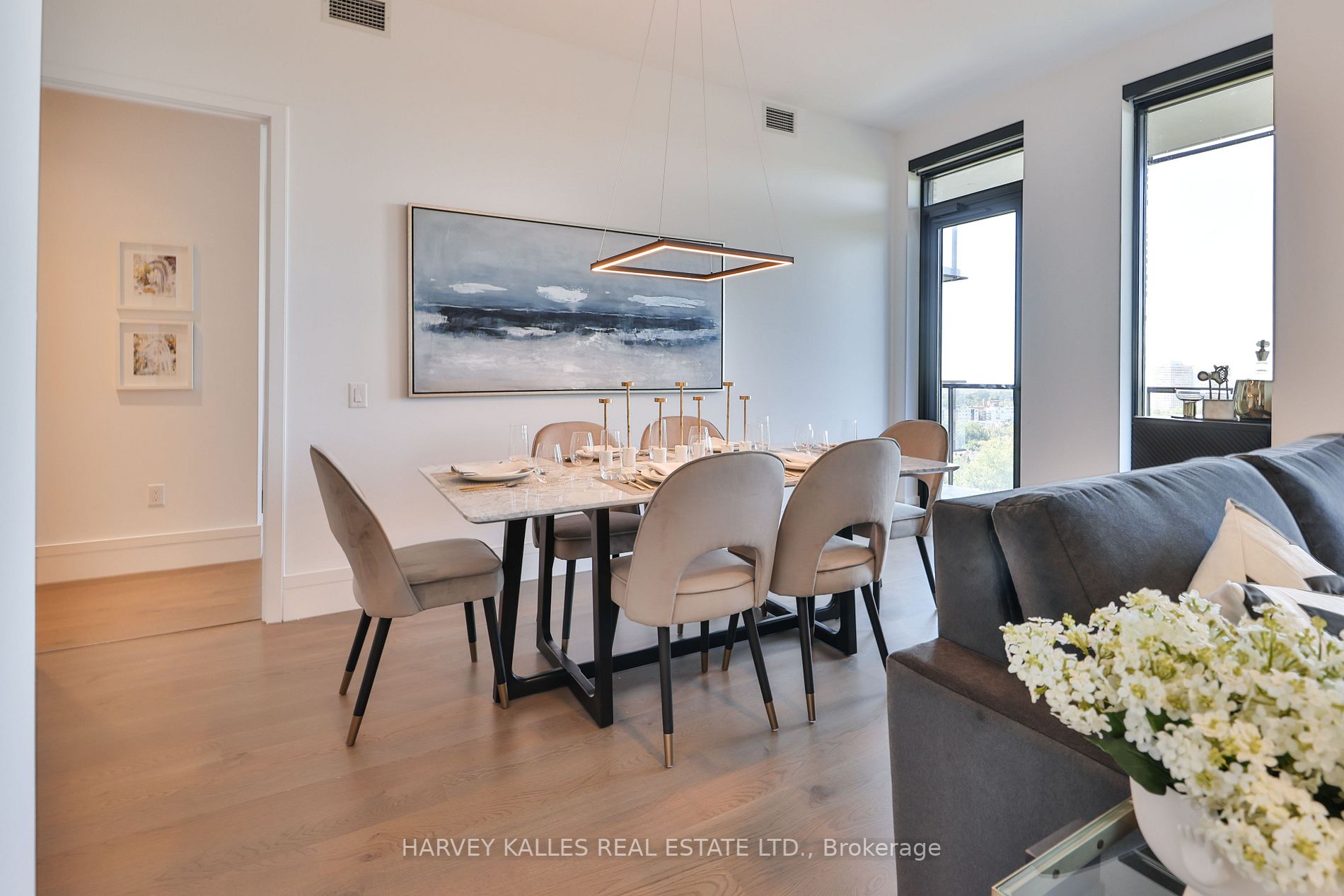 215 Lonsdale Rd, #1401