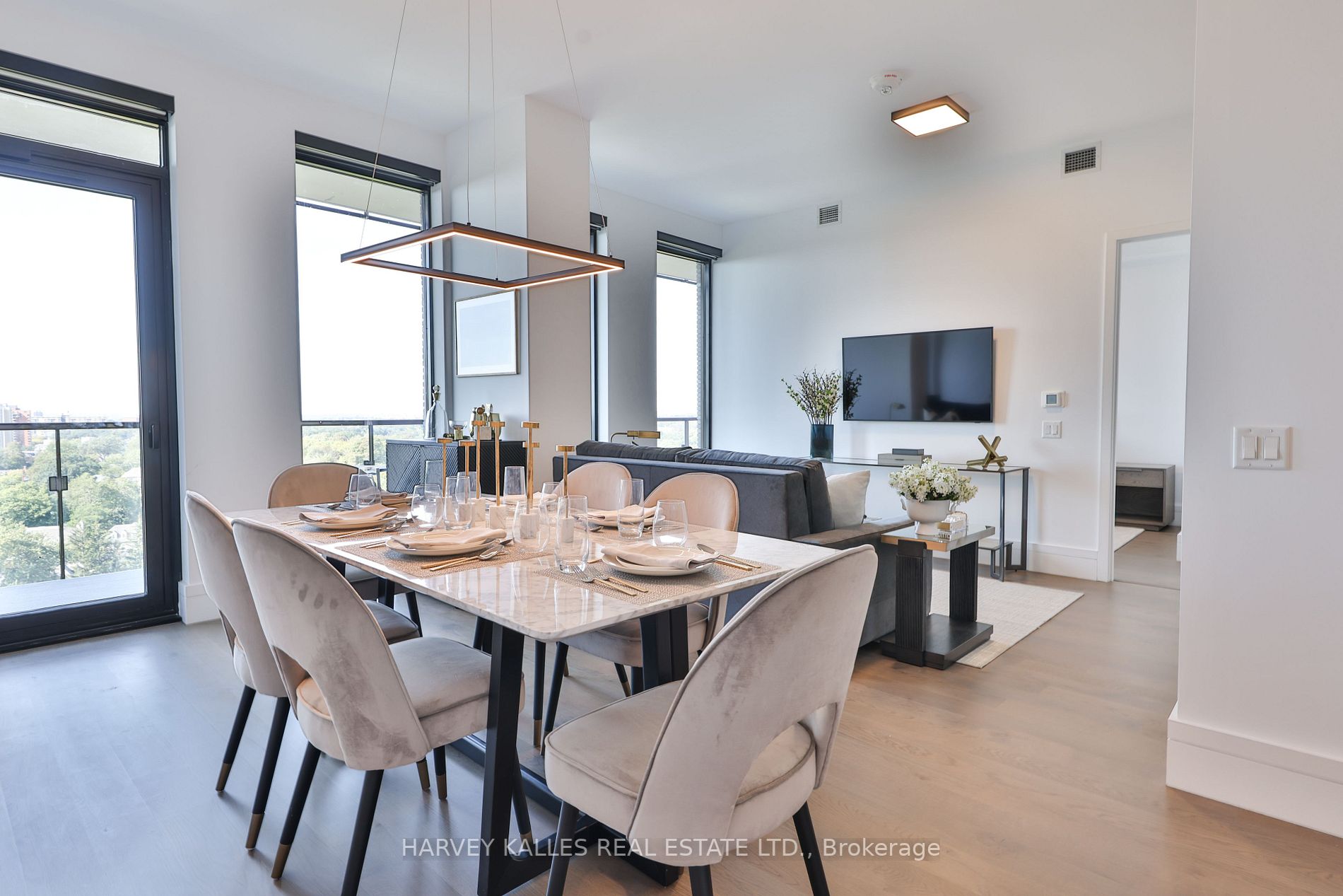 215 Lonsdale Rd, #1401