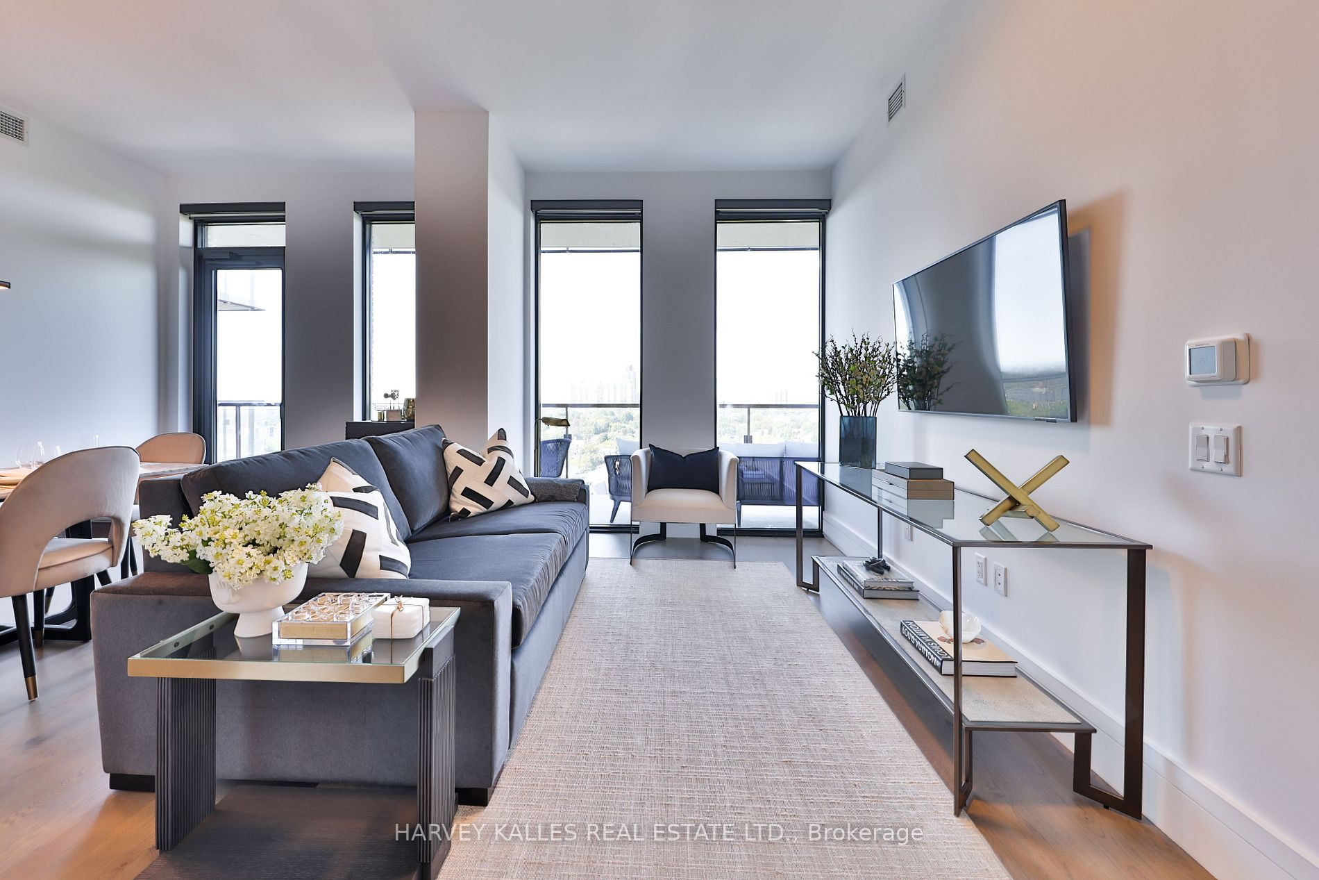 215 Lonsdale Rd, #1401