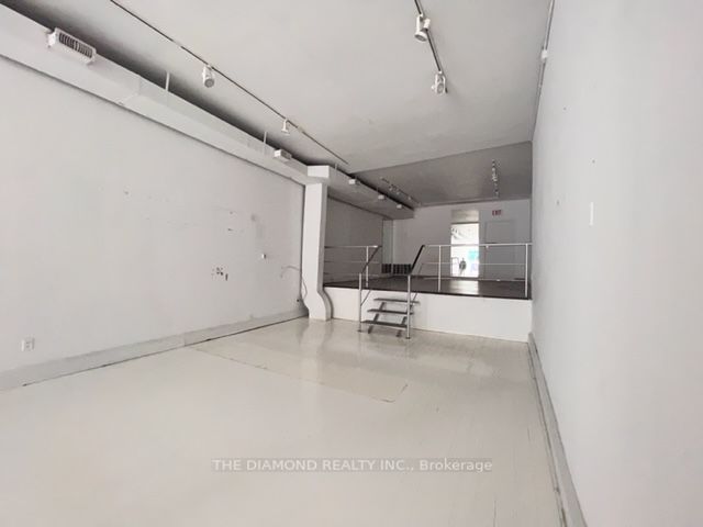 632 Queen St W