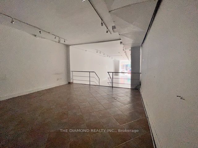 632 Queen St W