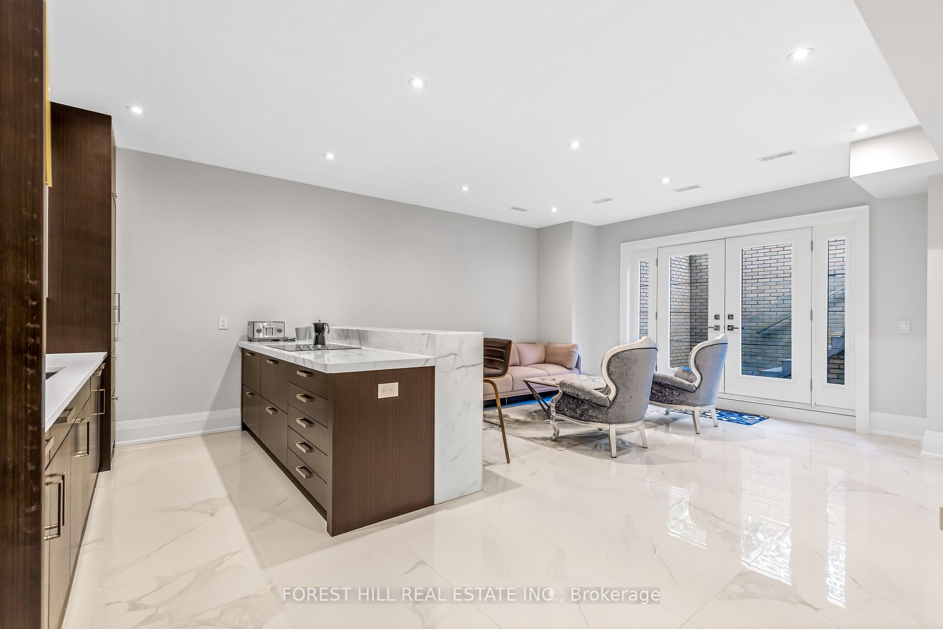 38 Mason Blvd