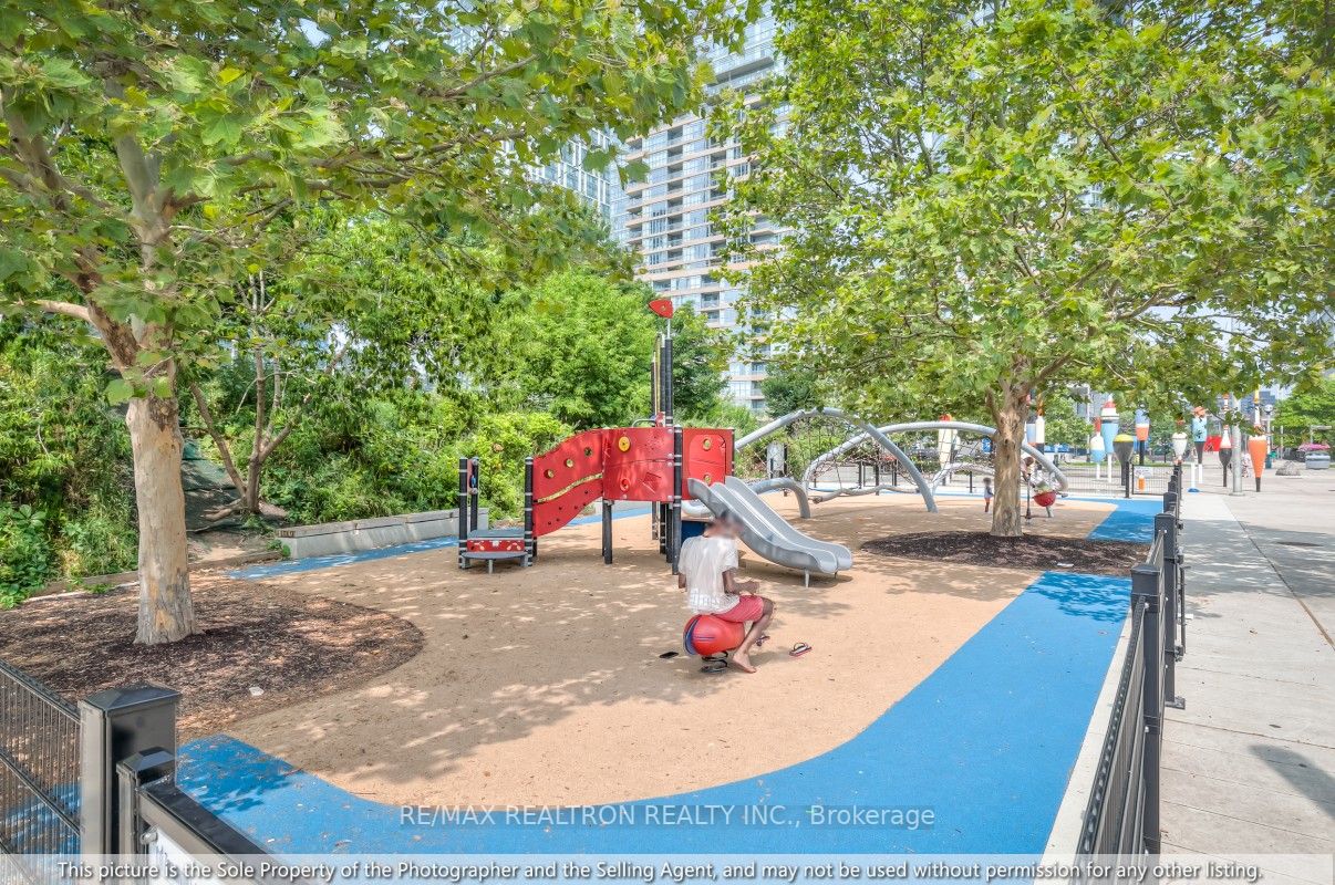15 Brunel Crt, #715