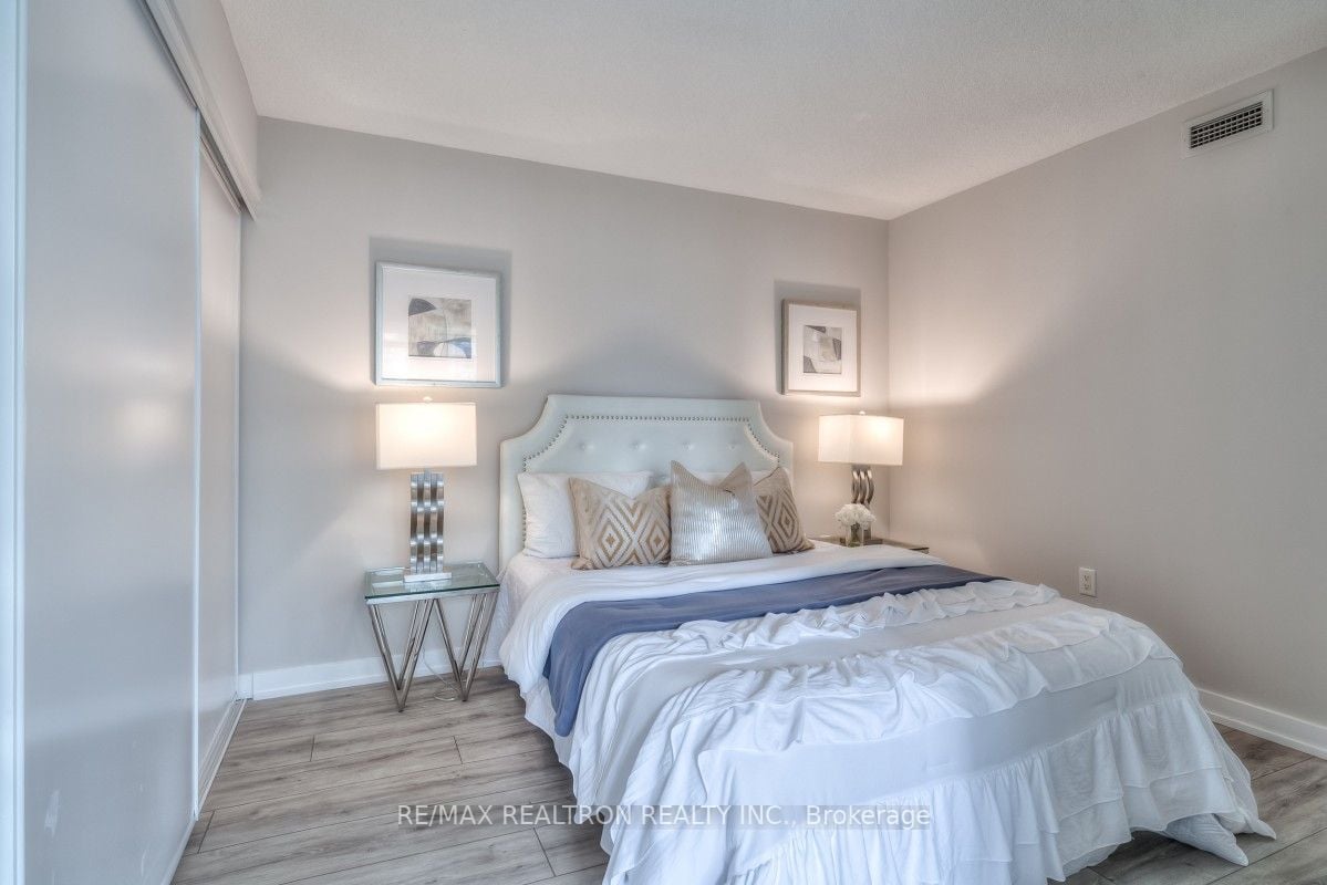 15 Brunel Crt, #715