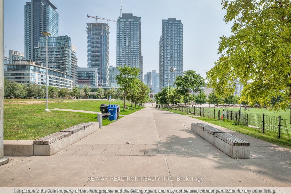 15 Brunel Crt, #715