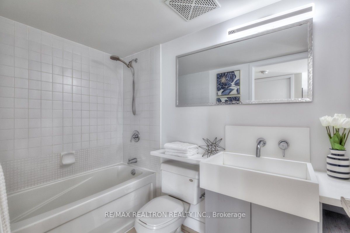 15 Brunel Crt, #715
