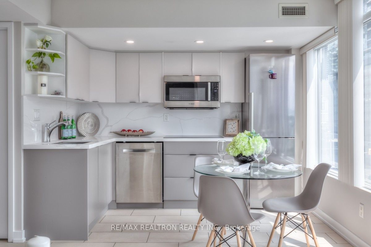 15 Brunel Crt, #715