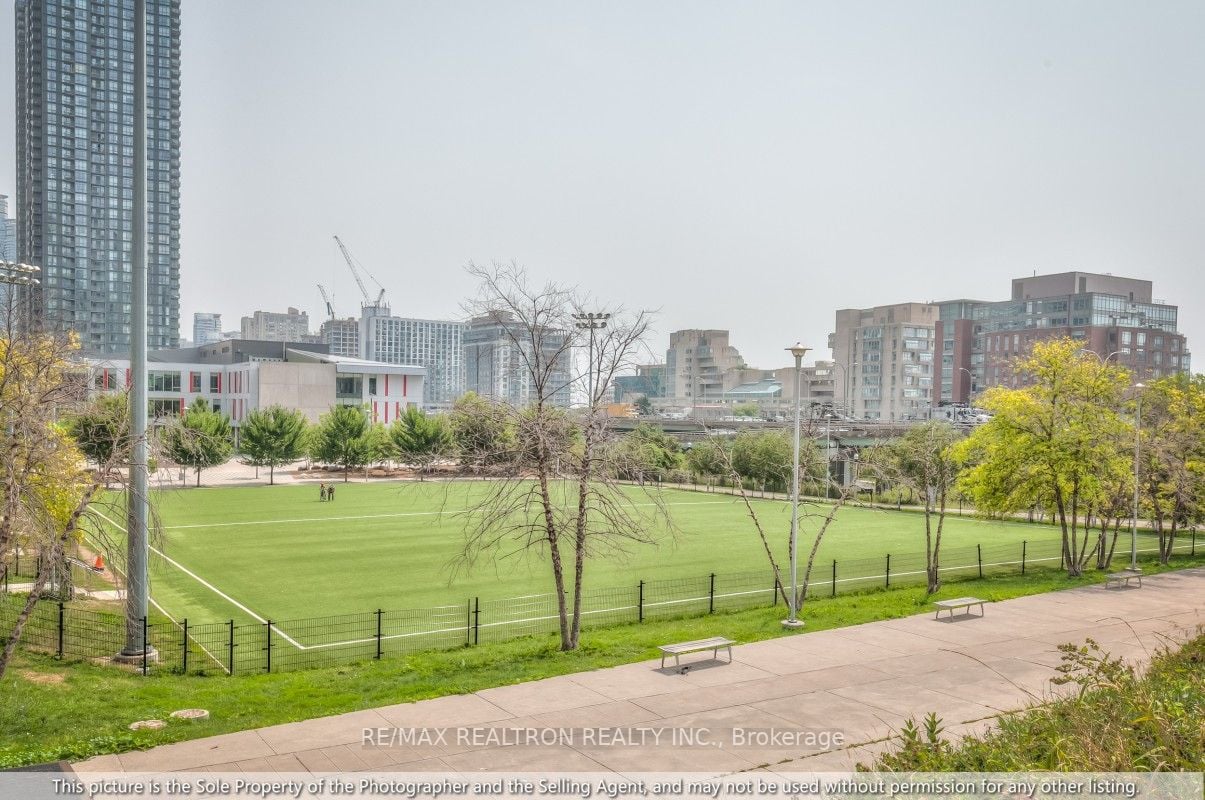 15 Brunel Crt, #715