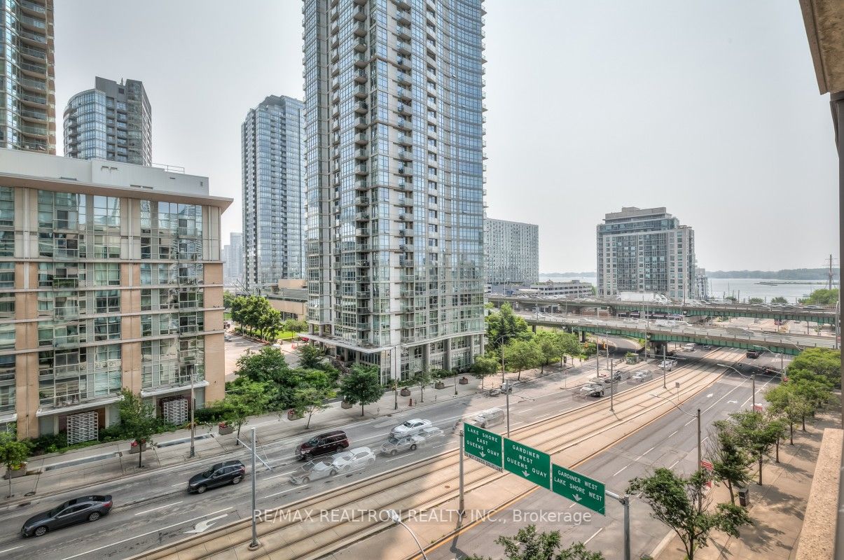15 Brunel Crt, #715