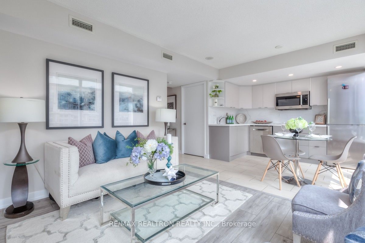 15 Brunel Crt, #715