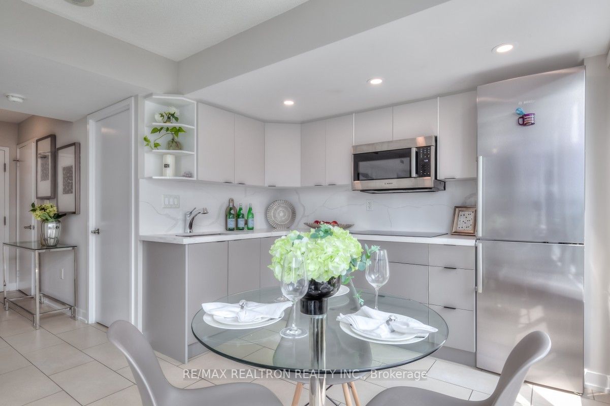 15 Brunel Crt, #715