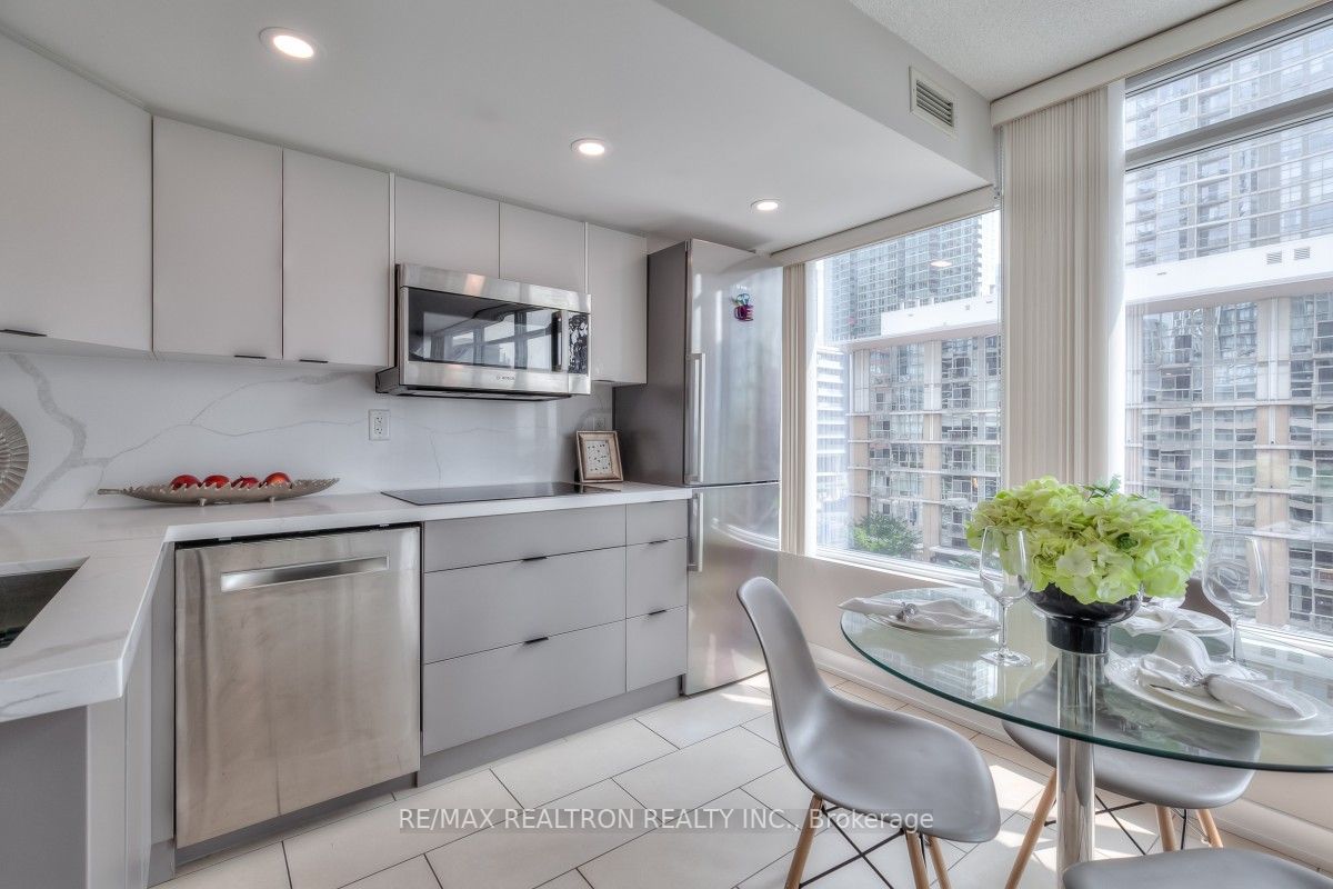 15 Brunel Crt, #715