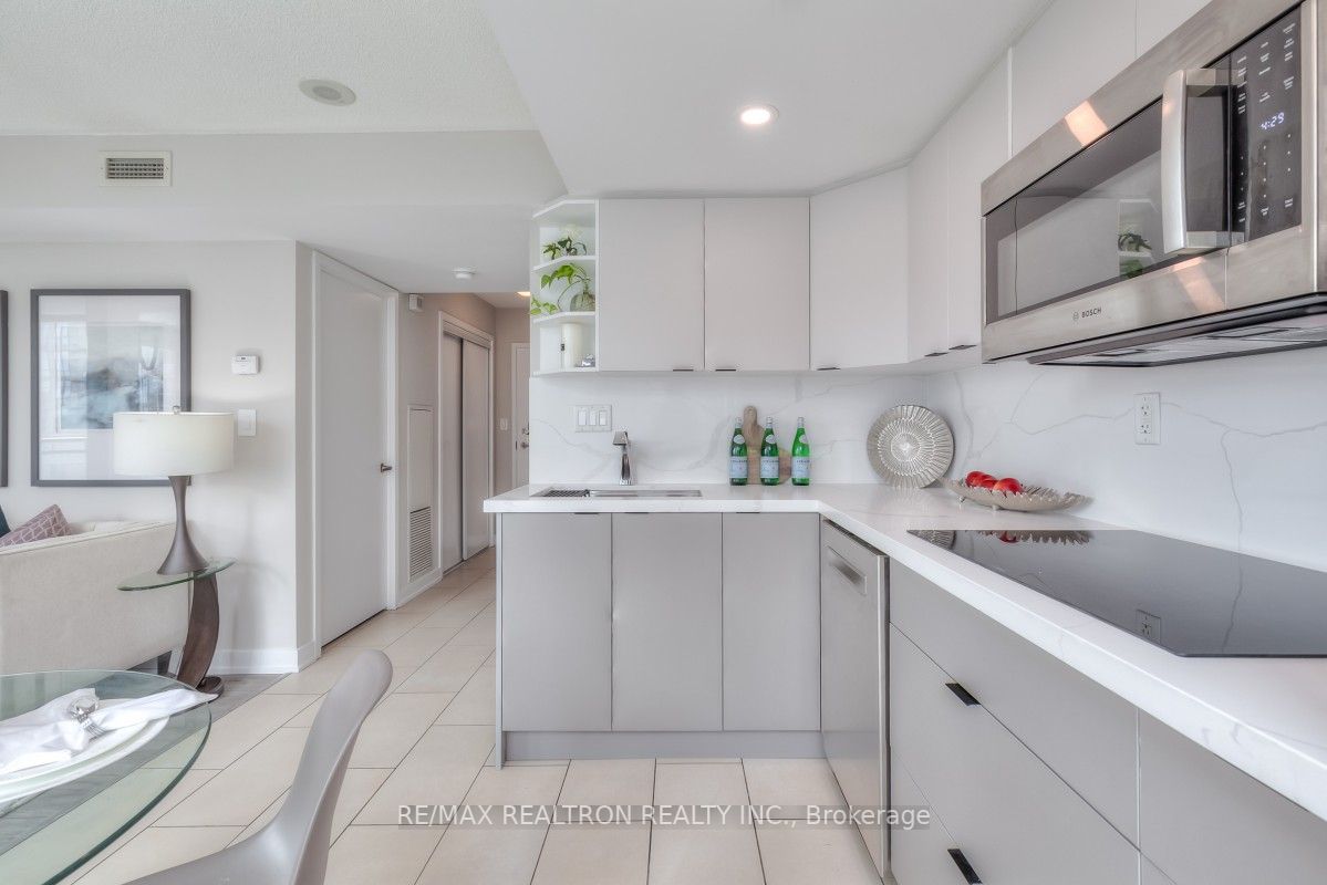 15 Brunel Crt, #715