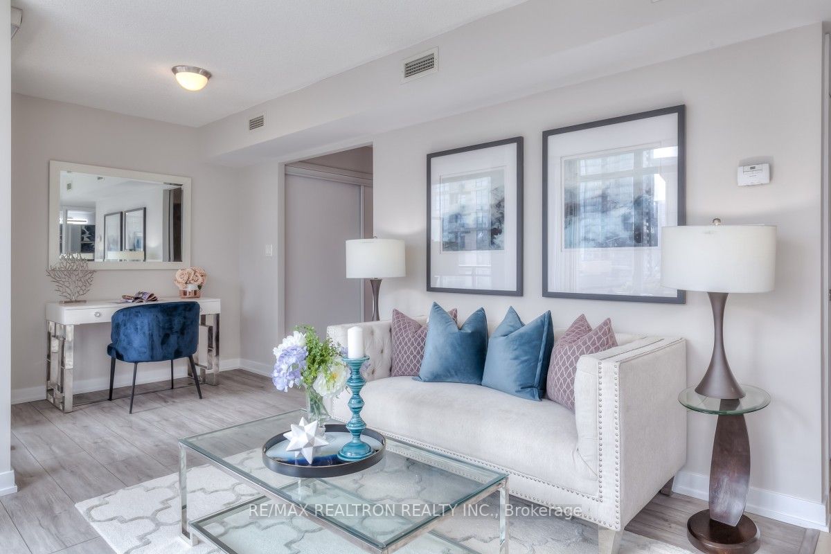 15 Brunel Crt, #715