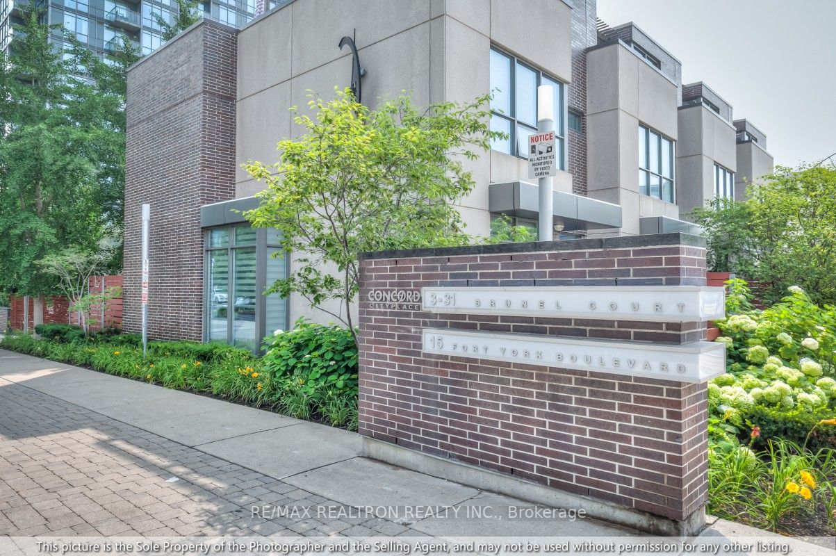 15 Brunel Crt, #715