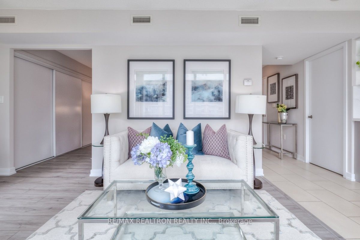 15 Brunel Crt, #715