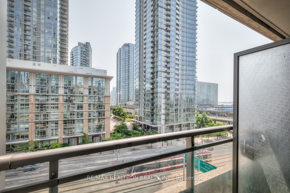 15 Brunel Crt, #715