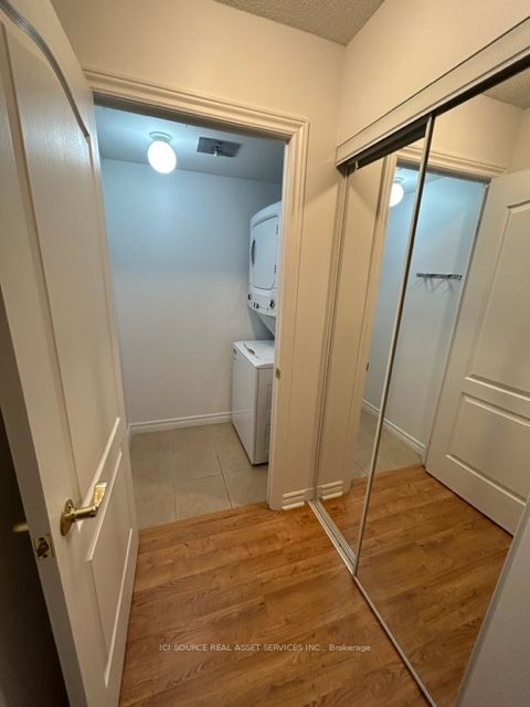 3840 Bathurst St, #408