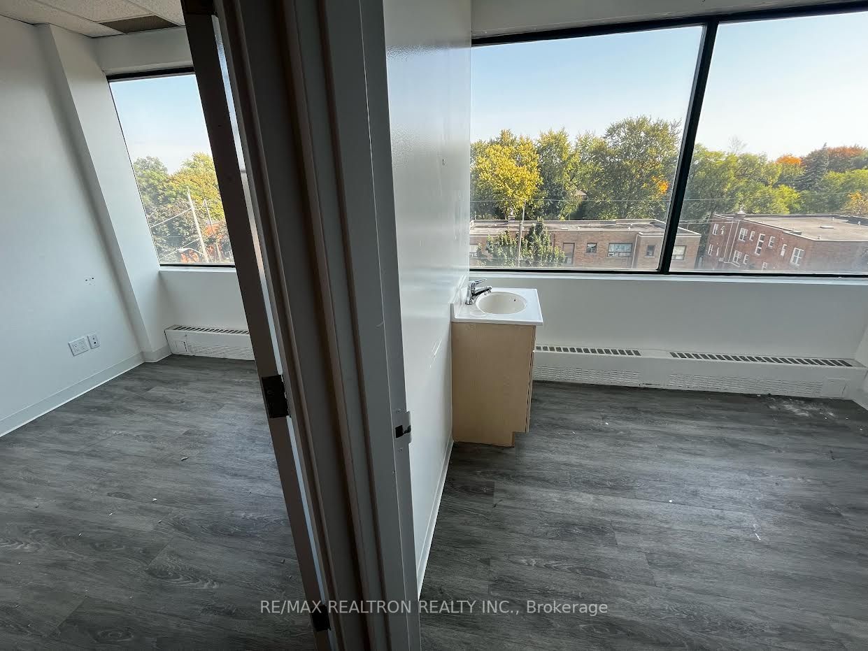 3910 Bathurst St, #401