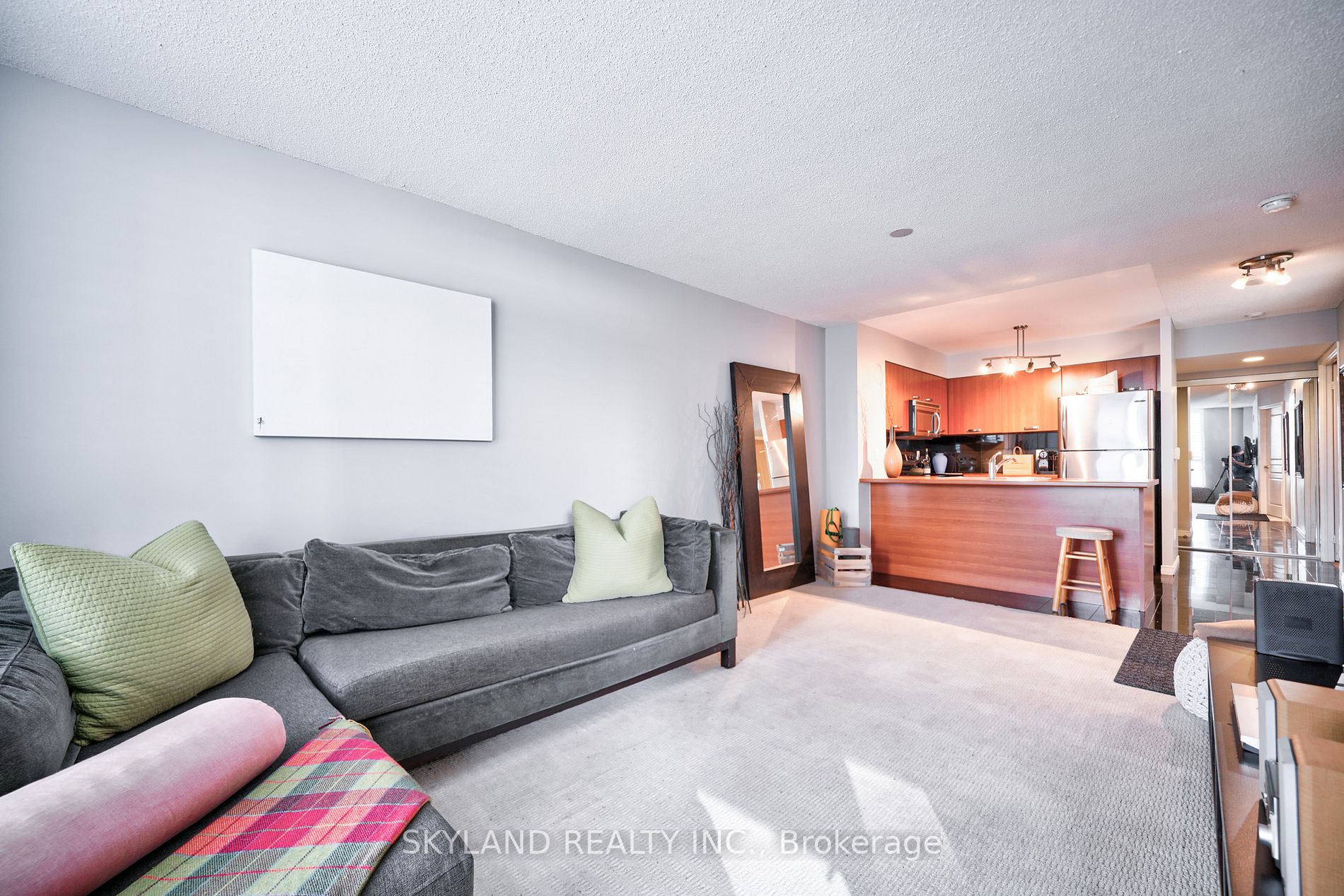 51 Harrison Garden Blvd, #401