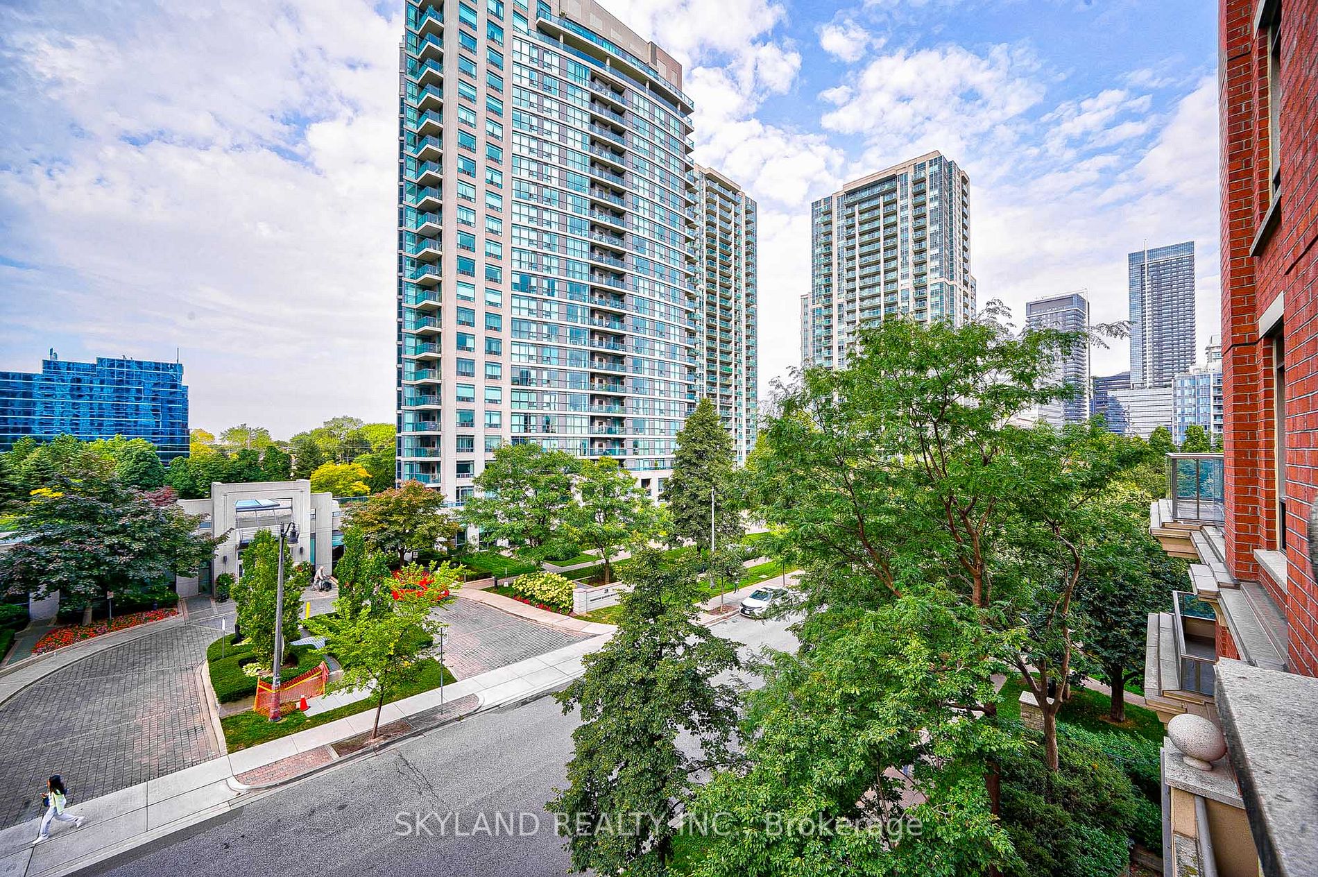 51 Harrison Garden Blvd, #401
