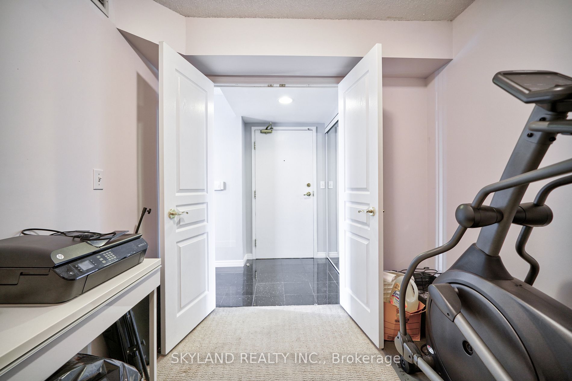 51 Harrison Garden Blvd, #401