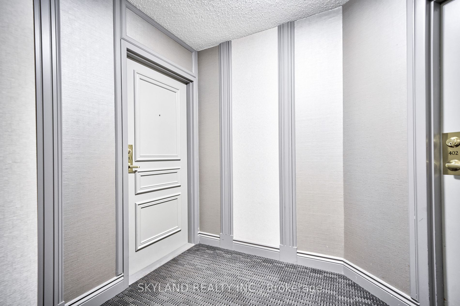 51 Harrison Garden Blvd, #401