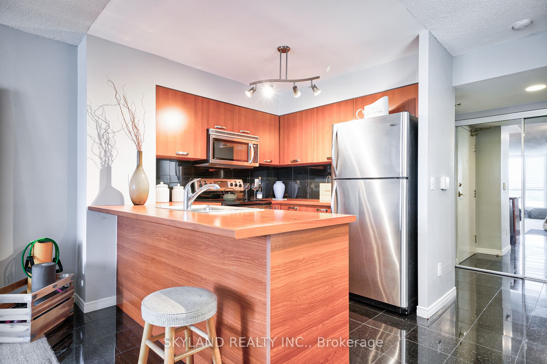 51 Harrison Garden Blvd, #401