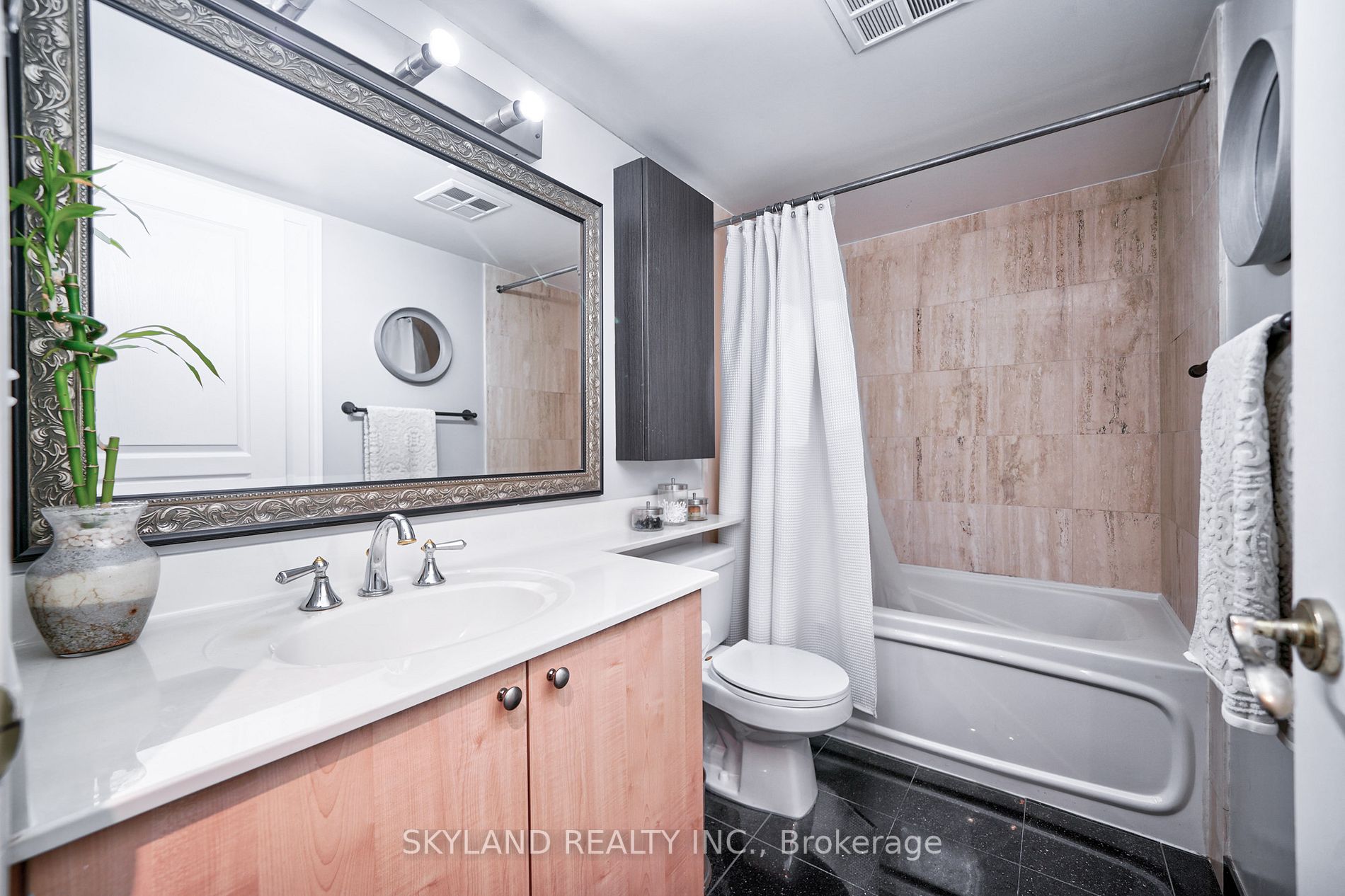 51 Harrison Garden Blvd, #401