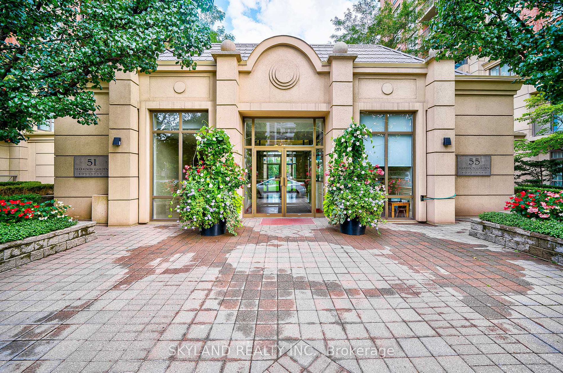 51 Harrison Garden Blvd, #401