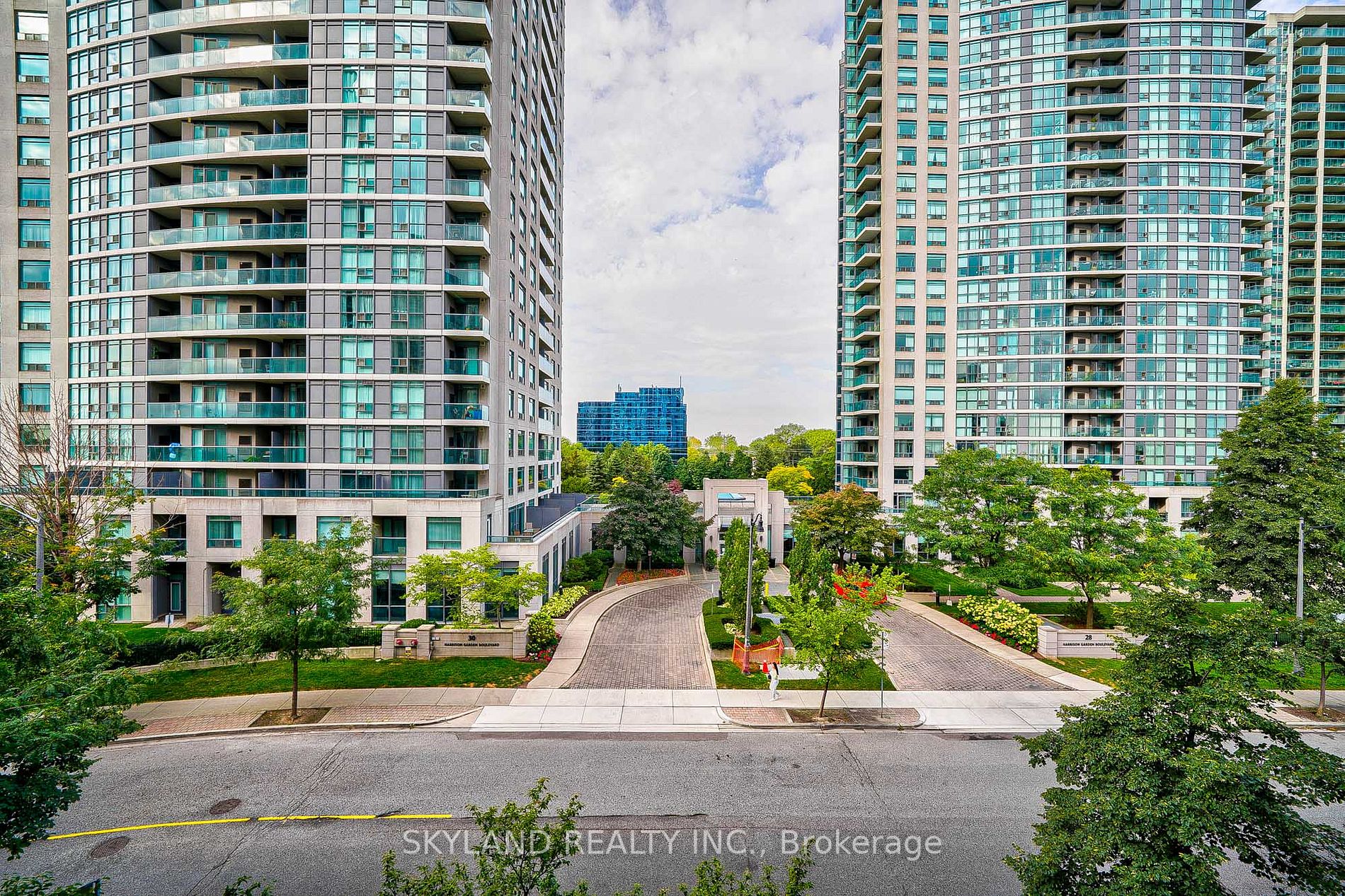 51 Harrison Garden Blvd, #401