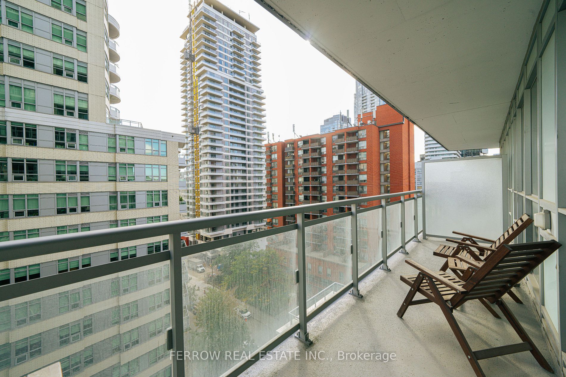 89 Dunfield Ave, #909