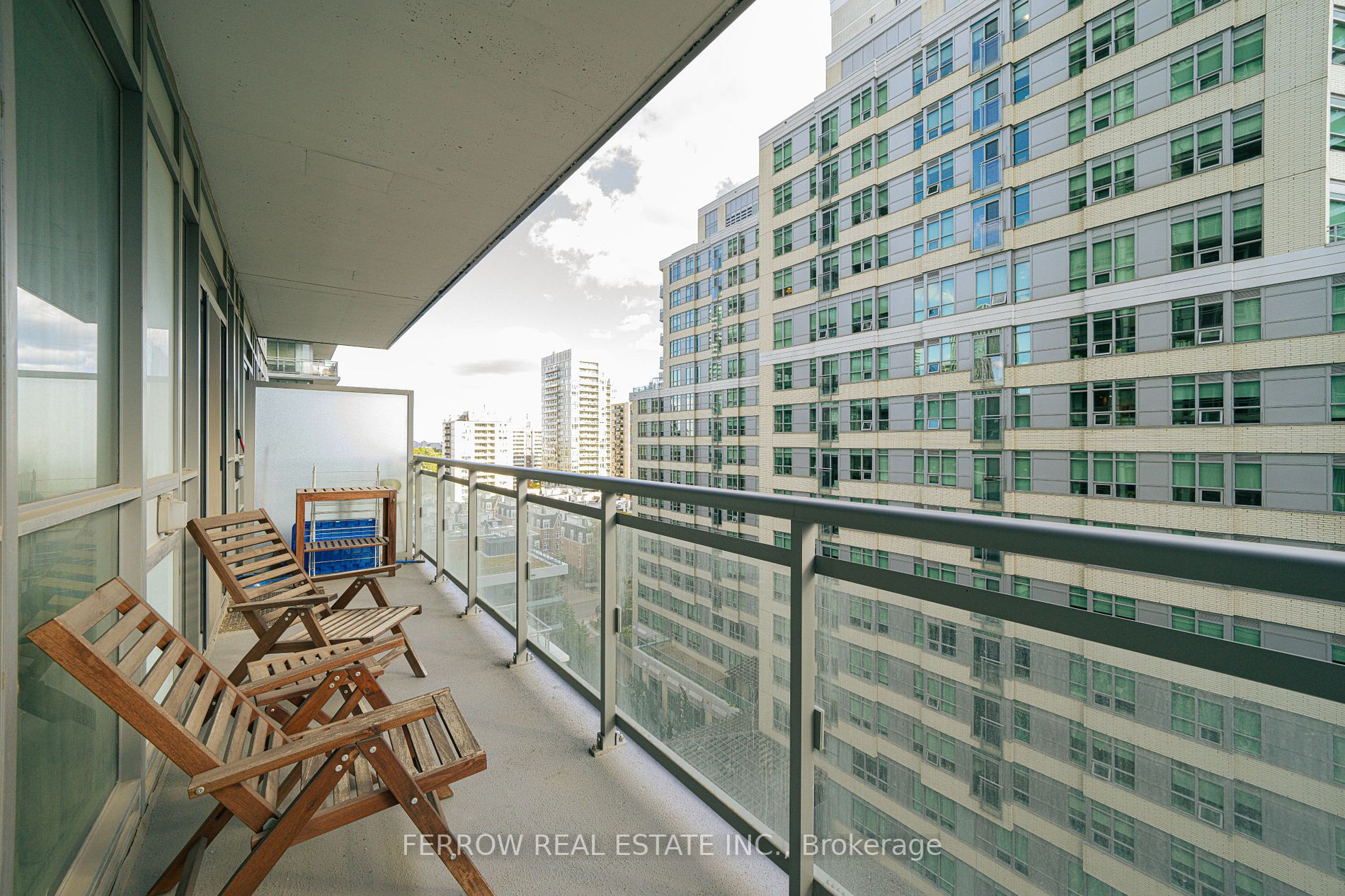 89 Dunfield Ave, #909