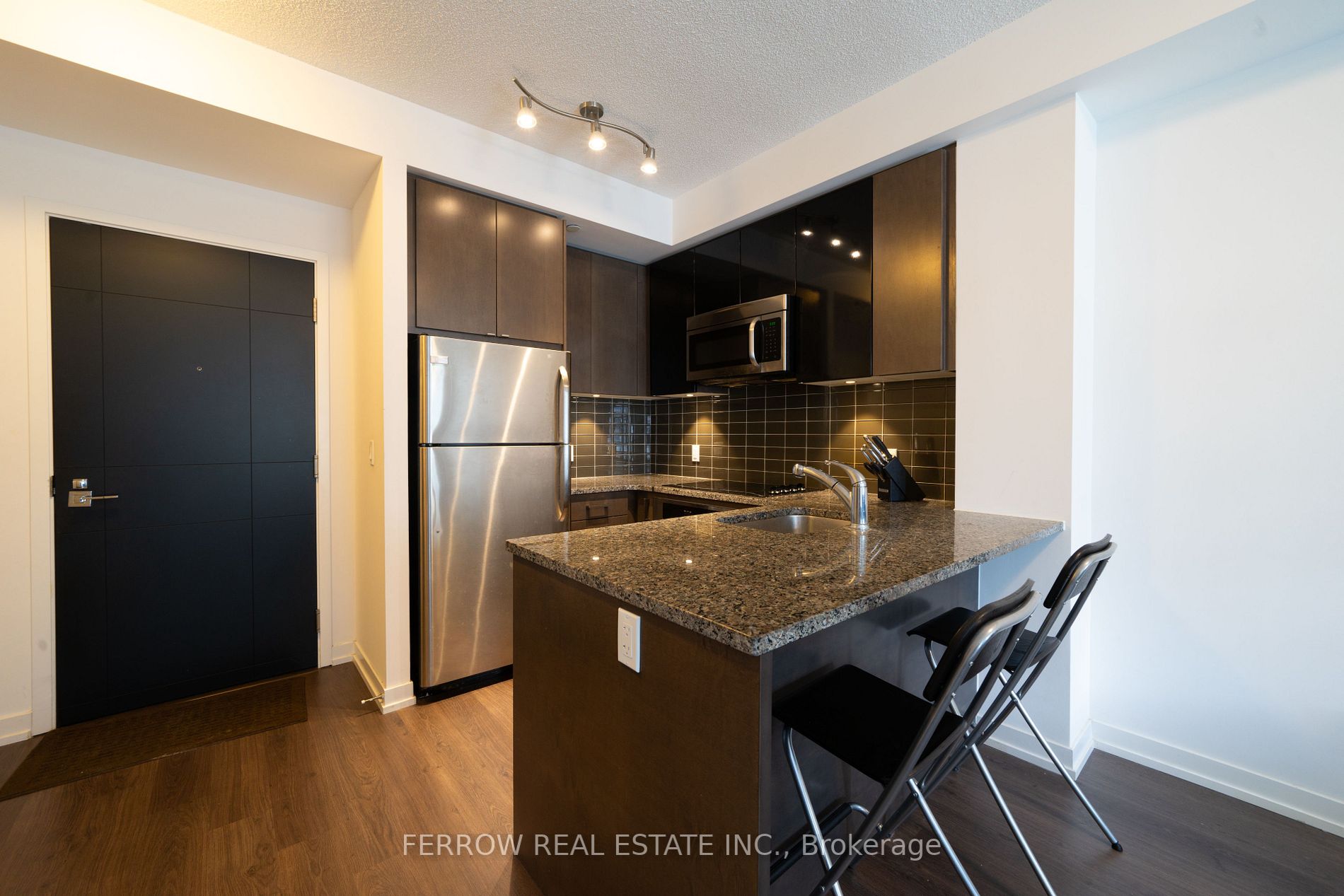 89 Dunfield Ave, #909