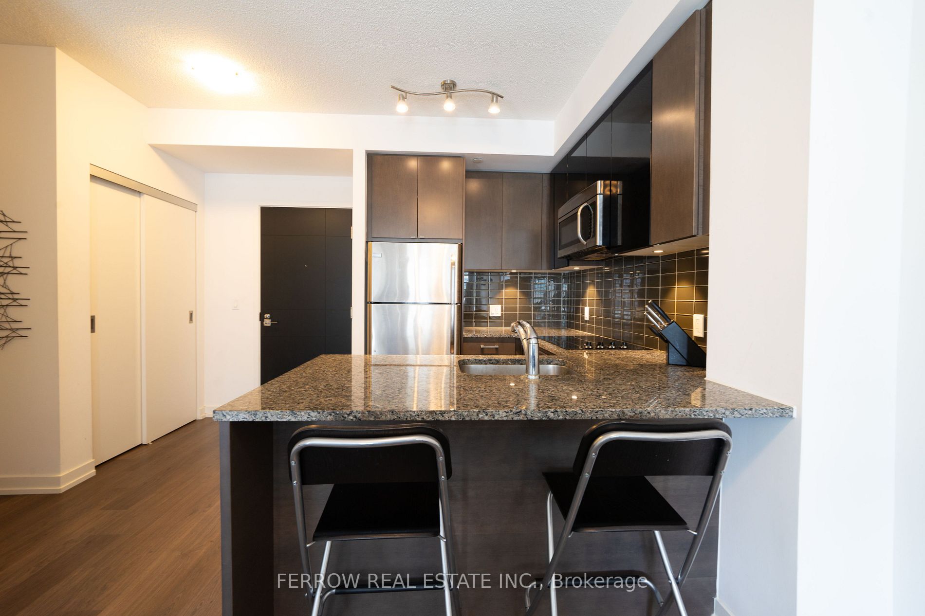 89 Dunfield Ave, #909