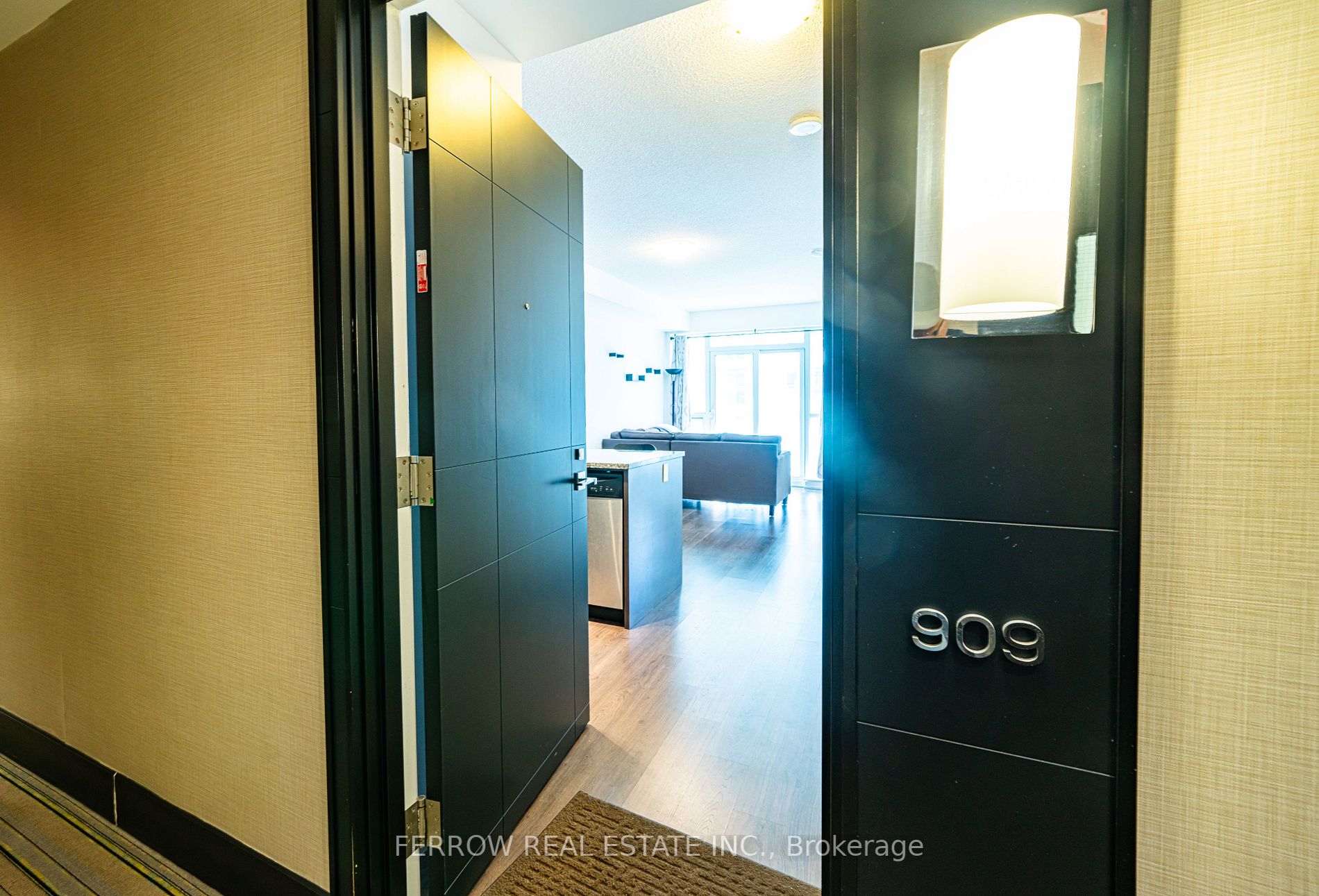 89 Dunfield Ave, #909