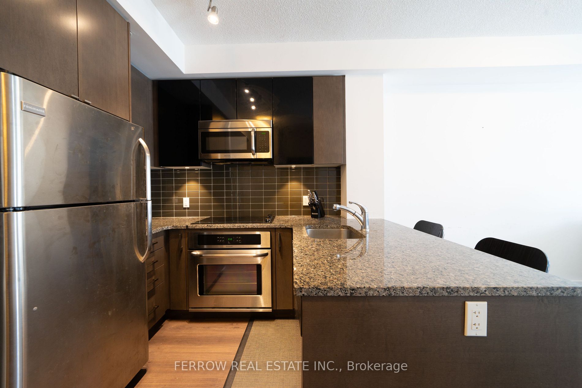 89 Dunfield Ave, #909