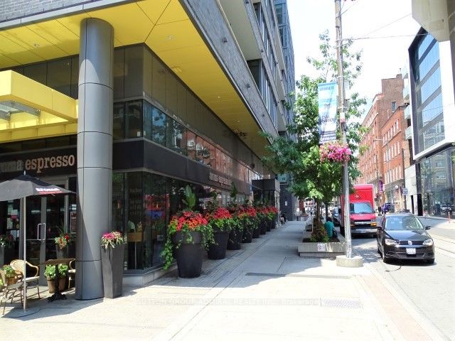 8 Charlotte Street, #2508