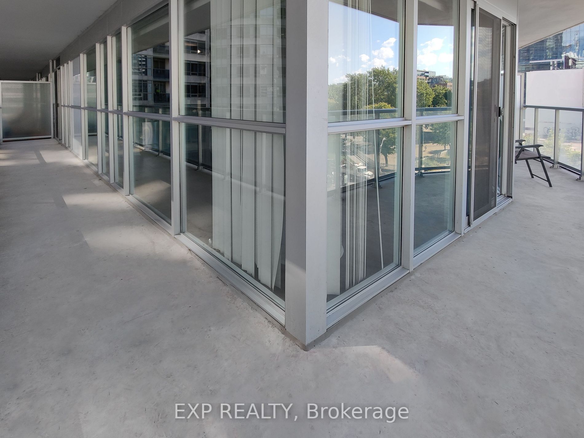 352 Front St W, #417