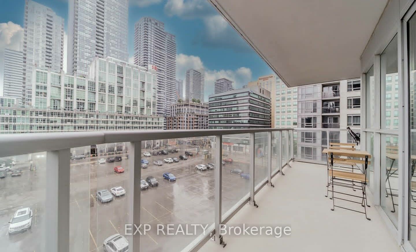 352 Front St W, #417