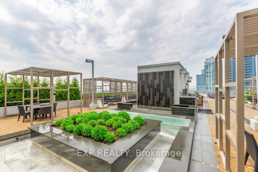 352 Front St W, #417