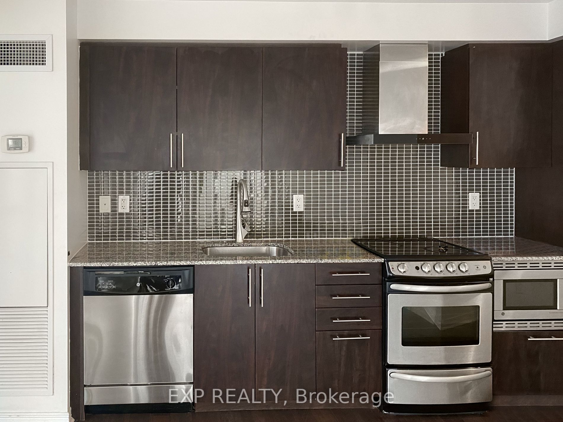 352 Front St W, #417
