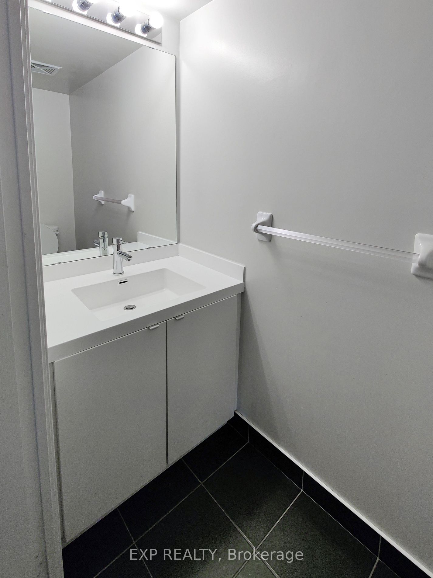 352 Front St W, #417