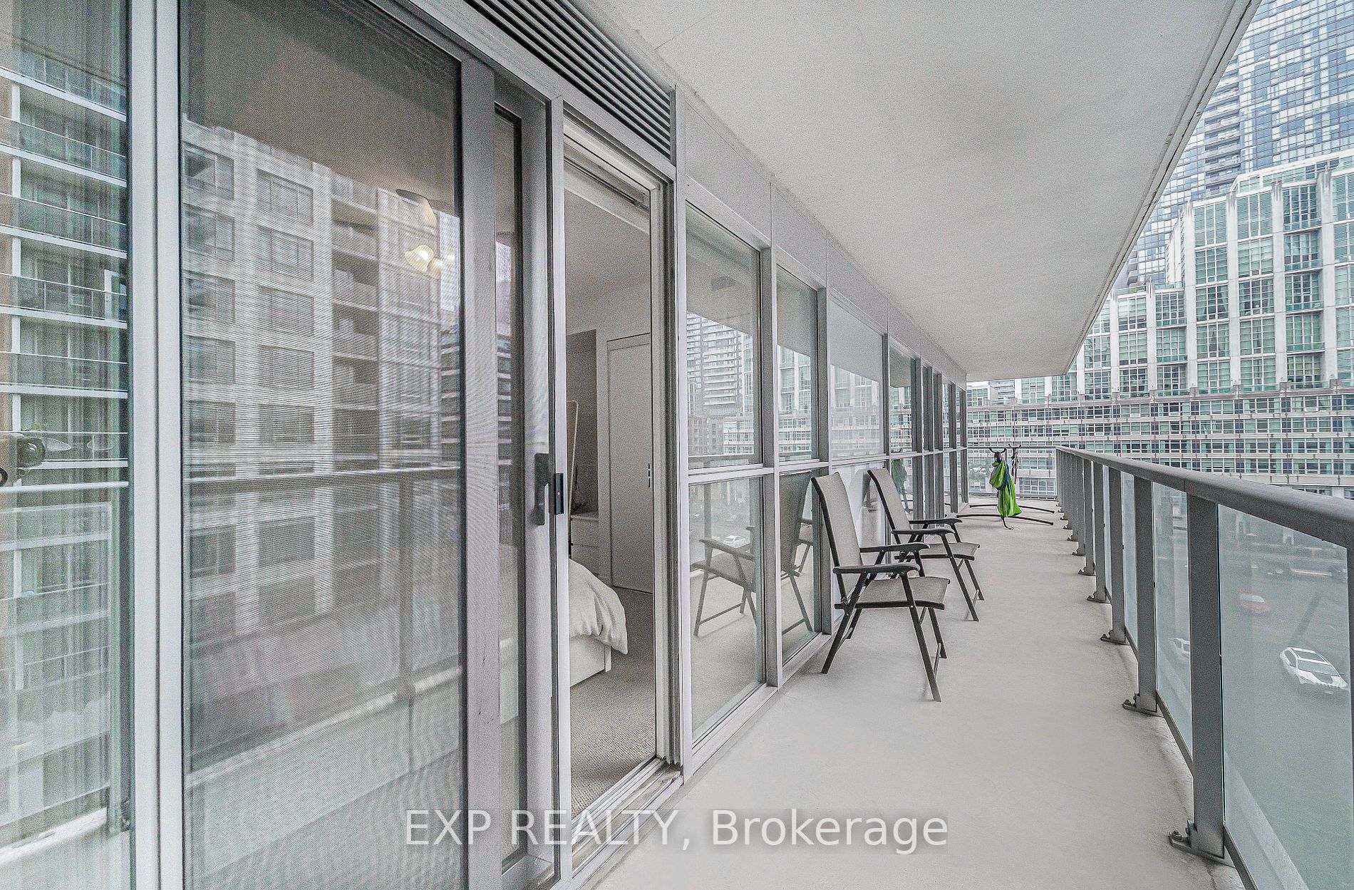 352 Front St W, #417